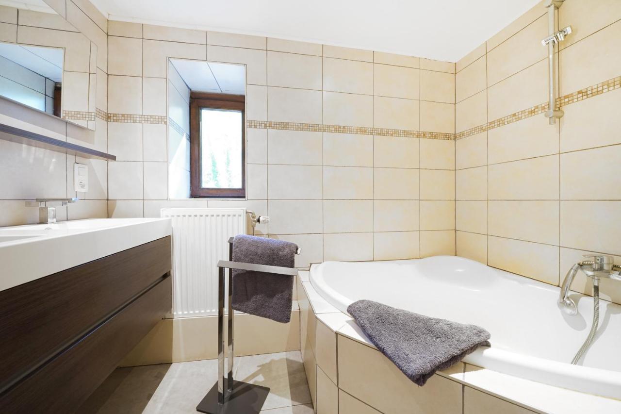 Le Clos Arbore Libramont-Chevigny Bagian luar foto