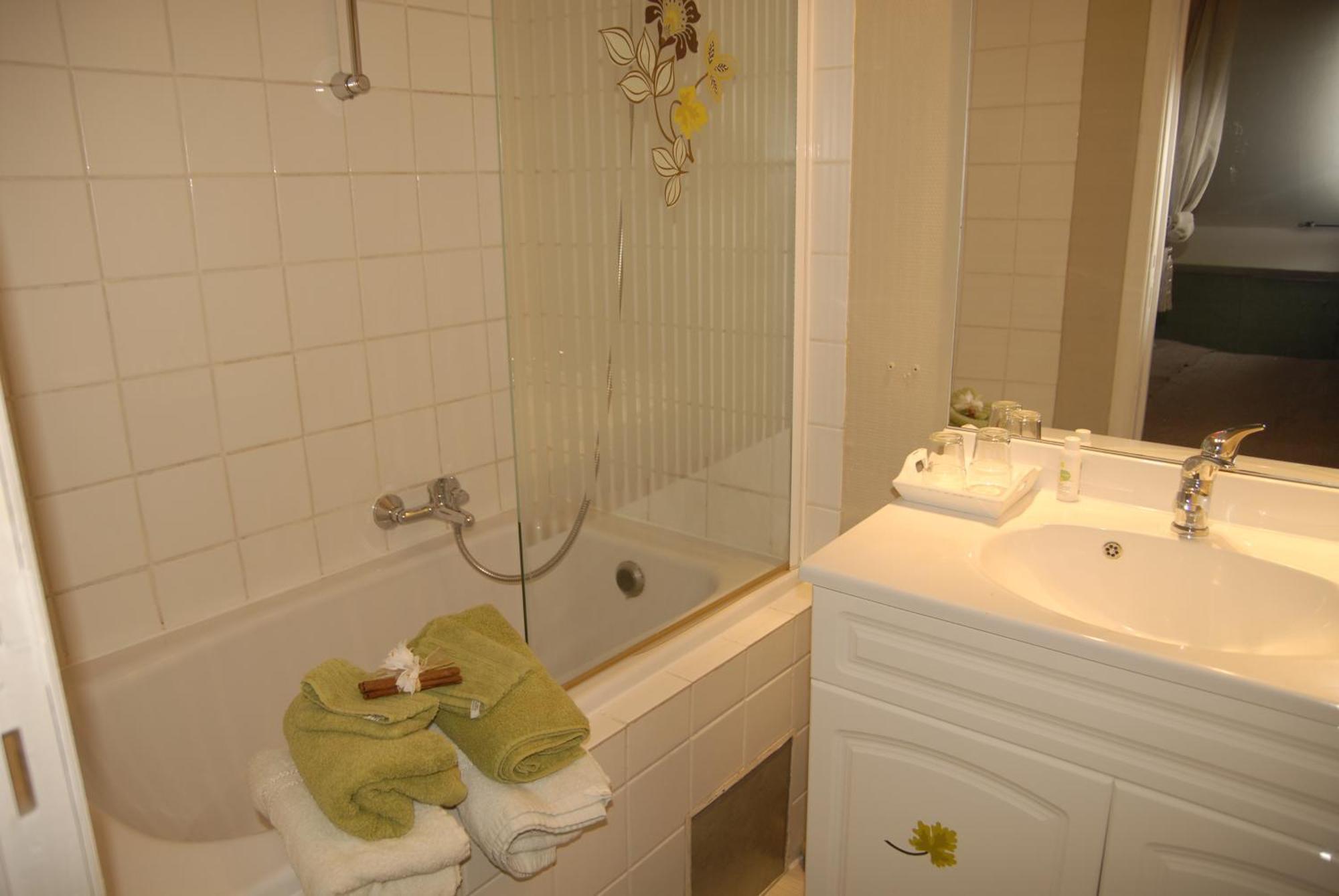 Le Clos Arbore Libramont-Chevigny Ruang foto